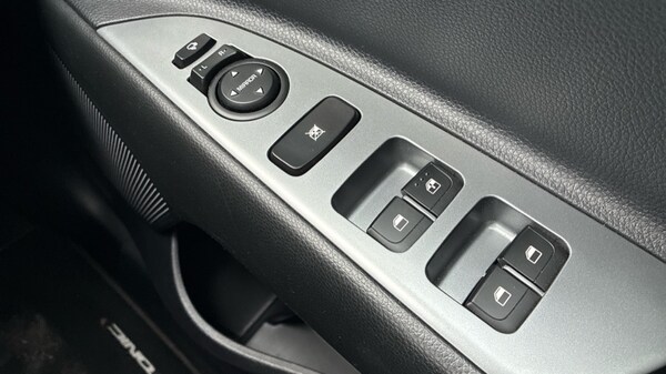 Used Kia Stonic 2023 for sale - 76234124: Photo 17
