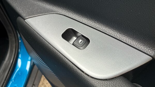 Used Kia Stonic 2023 for sale - 76234124: Photo 18