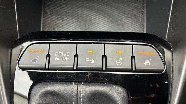 Used Kia Stonic 2023 for sale - 76234124: Photo 31