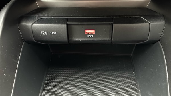 Used Kia Stonic 2023 for sale - 76234124: Photo 32