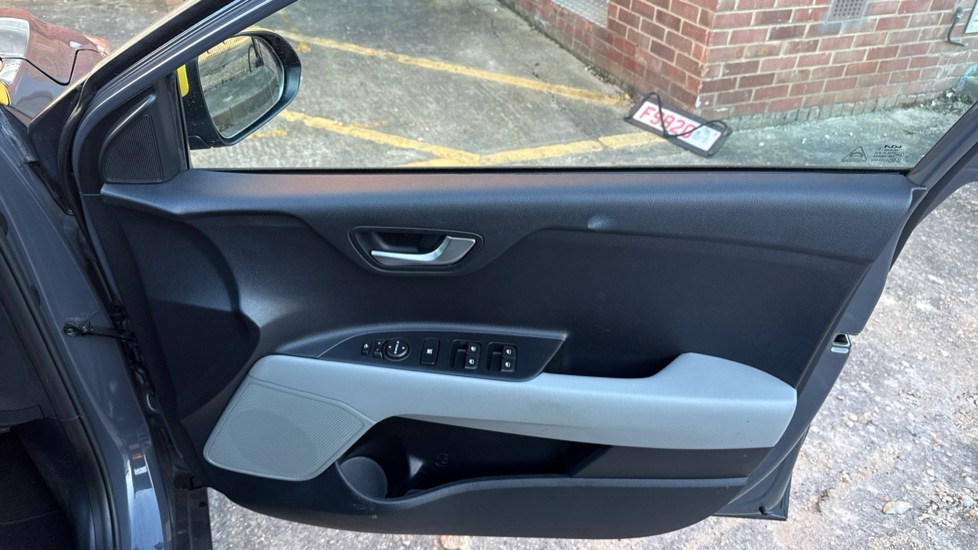 Used Kia Stonic 2023 for sale - 77087540: Photo 17