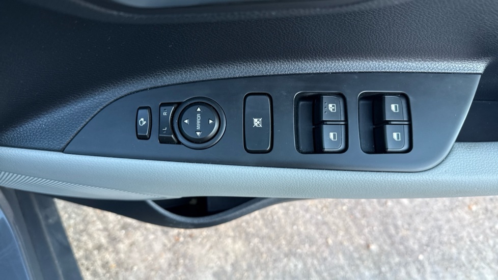 Used Kia Stonic 2023 for sale - 77087540: Photo 19