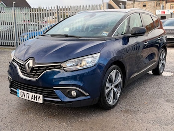 Used Renault Grand Scenic 2017 for sale - 77207456: Photo
