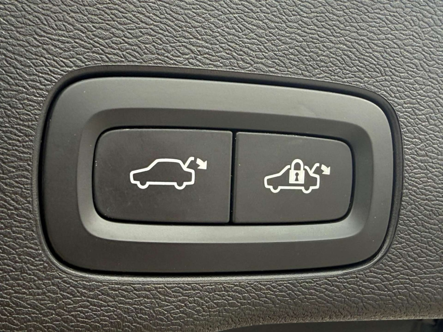 Used Volvo XC60 2018 for sale - 77207413: Photo 45