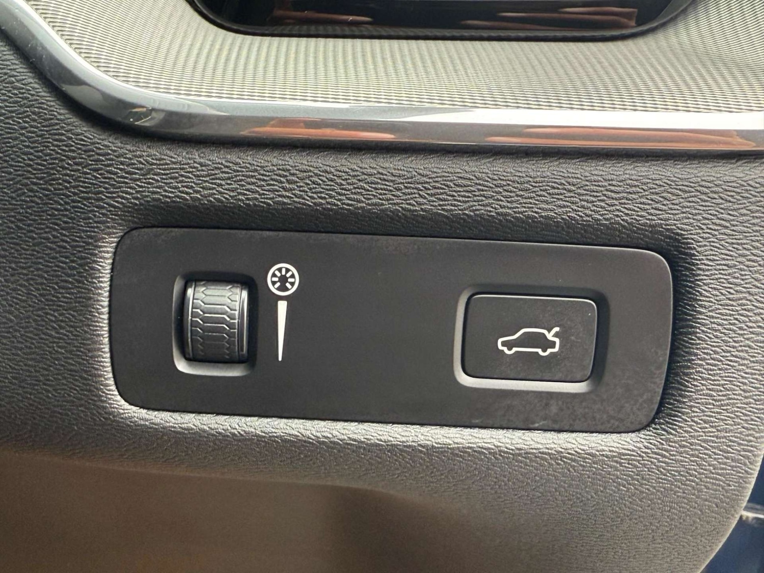 Used Volvo XC60 2018 for sale - 77207413: Photo 46