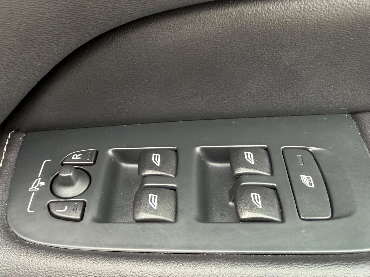 Used Volvo XC60 2018 for sale - 77207413: Photo 57