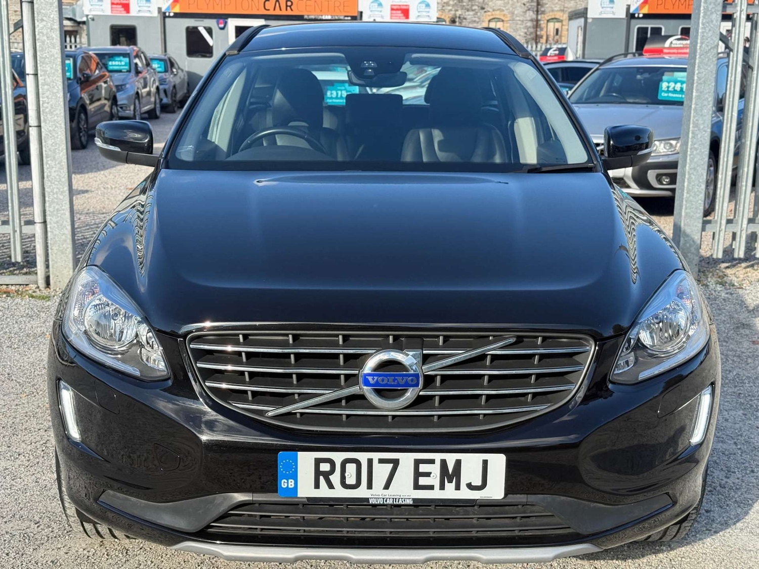 Used Volvo XC60 2017 for sale - 77207440: Photo 2