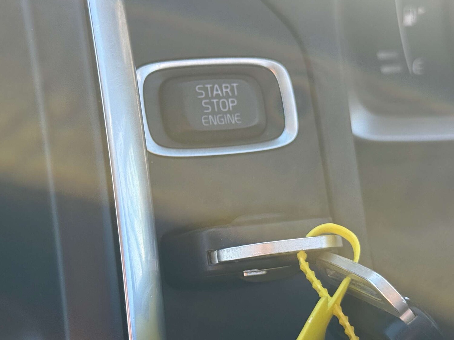 Used Volvo XC60 2017 for sale - 77207440: Photo 28