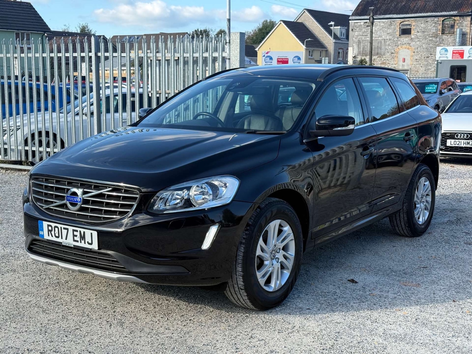 Used Volvo XC60 2017 for sale - 77207440: Photo 3