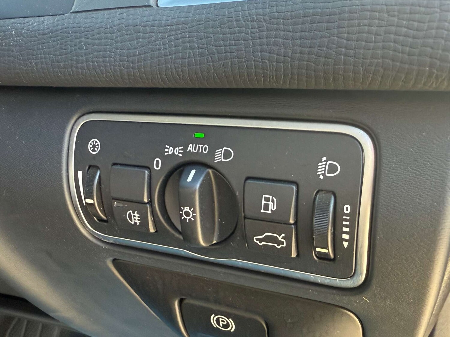 Used Volvo XC60 2017 for sale - 77207440: Photo 49