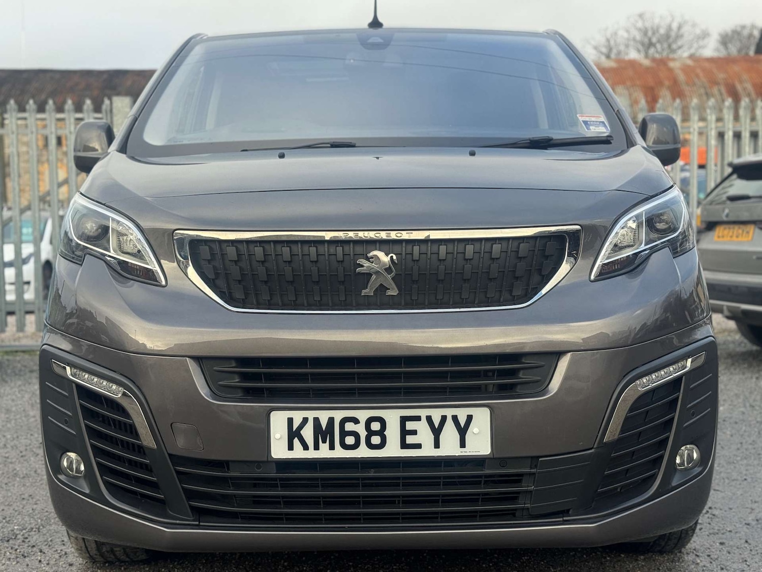 Used Peugeot Traveller 2018 for sale - 77582478: Photo 2