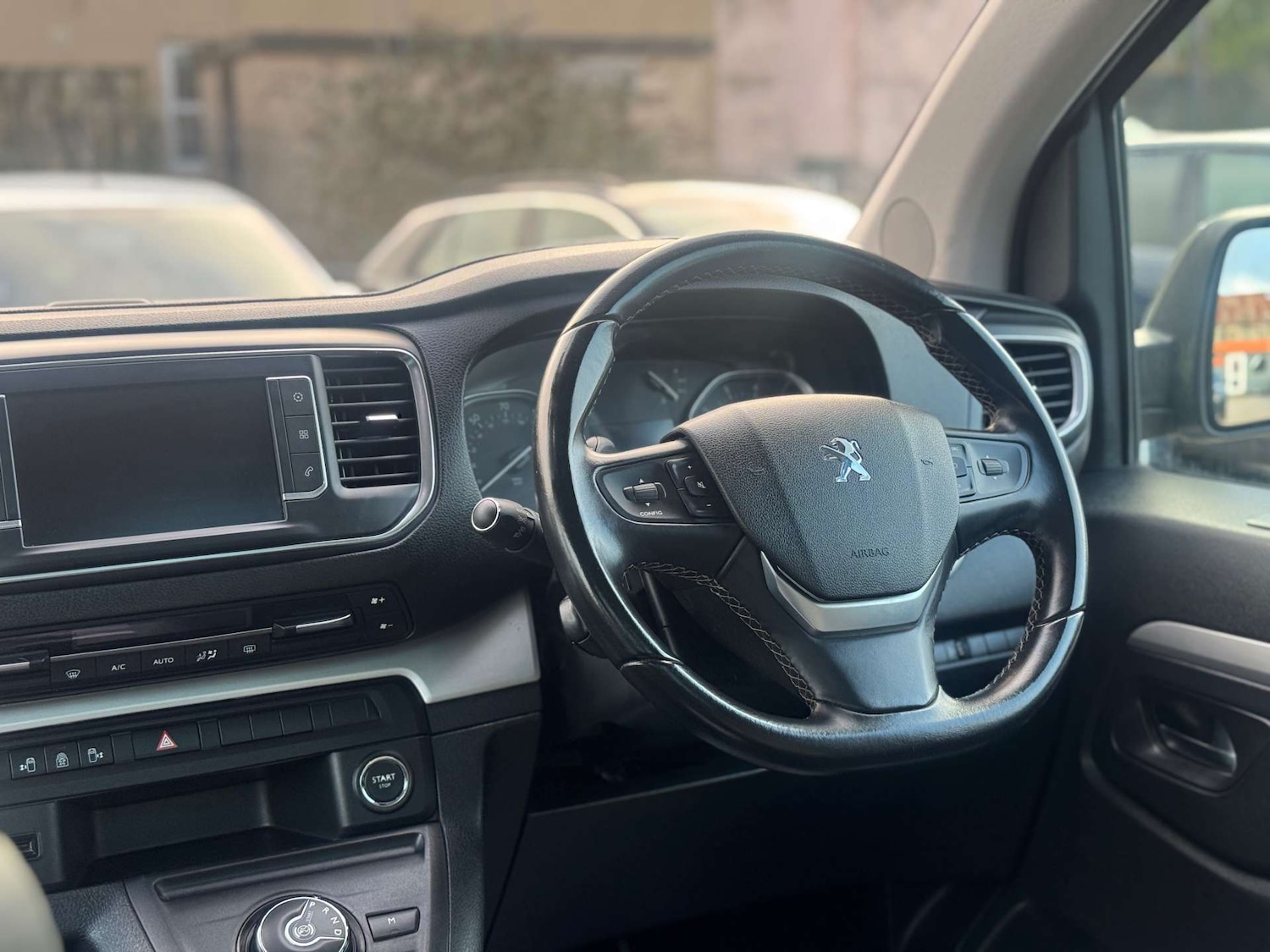 Used Peugeot Traveller 2018 for sale - 77582478: Photo 20