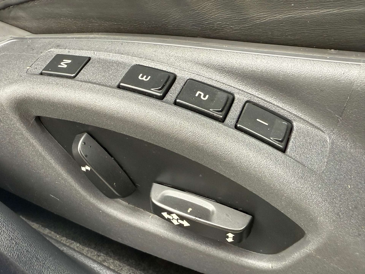 Used Volvo XC70 2010 for sale - 77207416: Photo 57