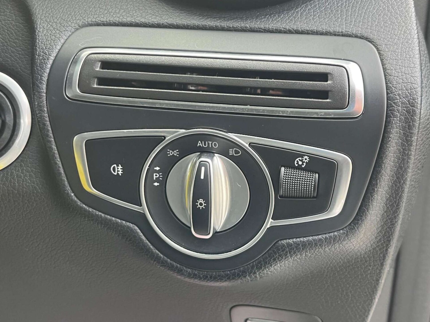 Used Mercedes-Benz GLC 2019 for sale - 77207421: Photo 31