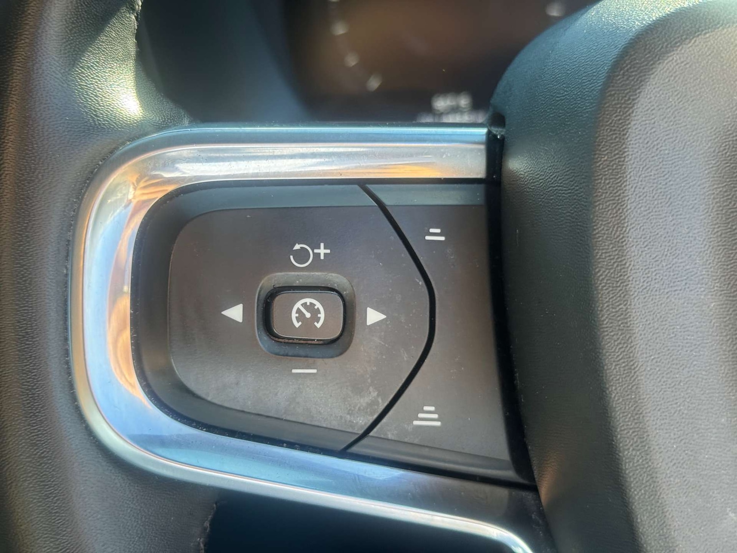 Used Volvo XC40 2021 for sale - 77931801: Photo 44