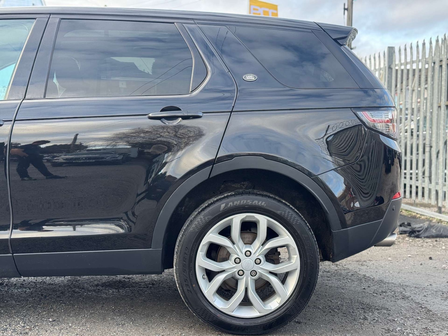 Used Land Rover Discovery Sport 2017 for sale - 77249403: Photo 85