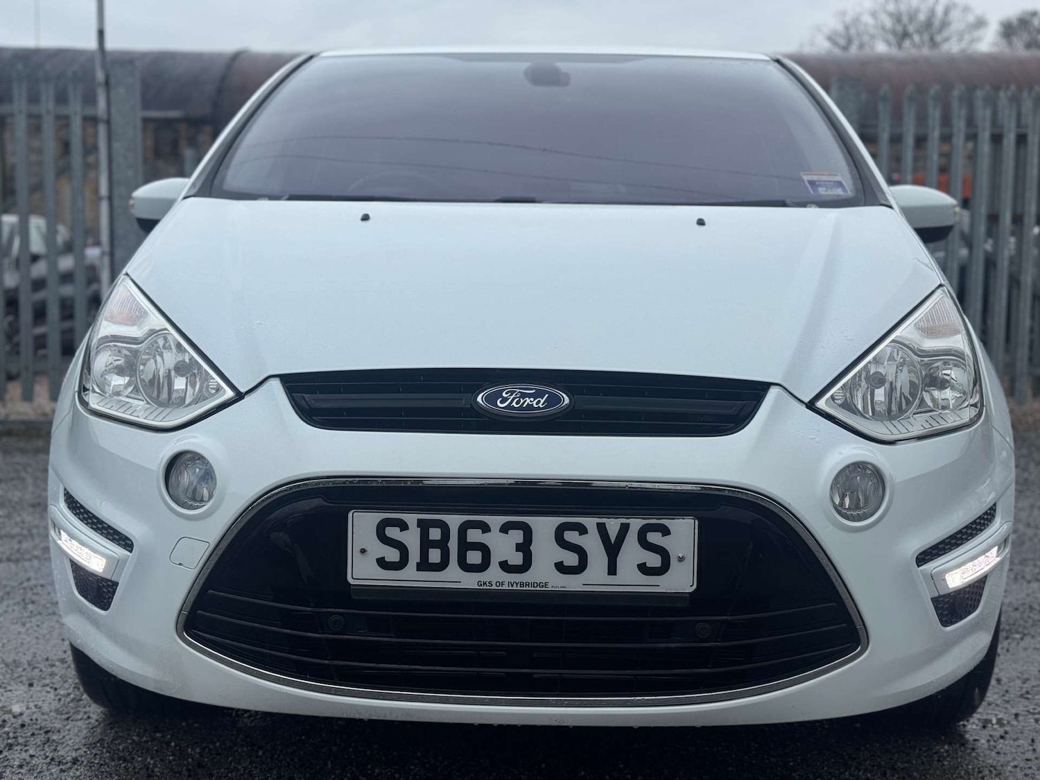 Used Ford S-Max 2013 for sale - 77207470: Photo 2