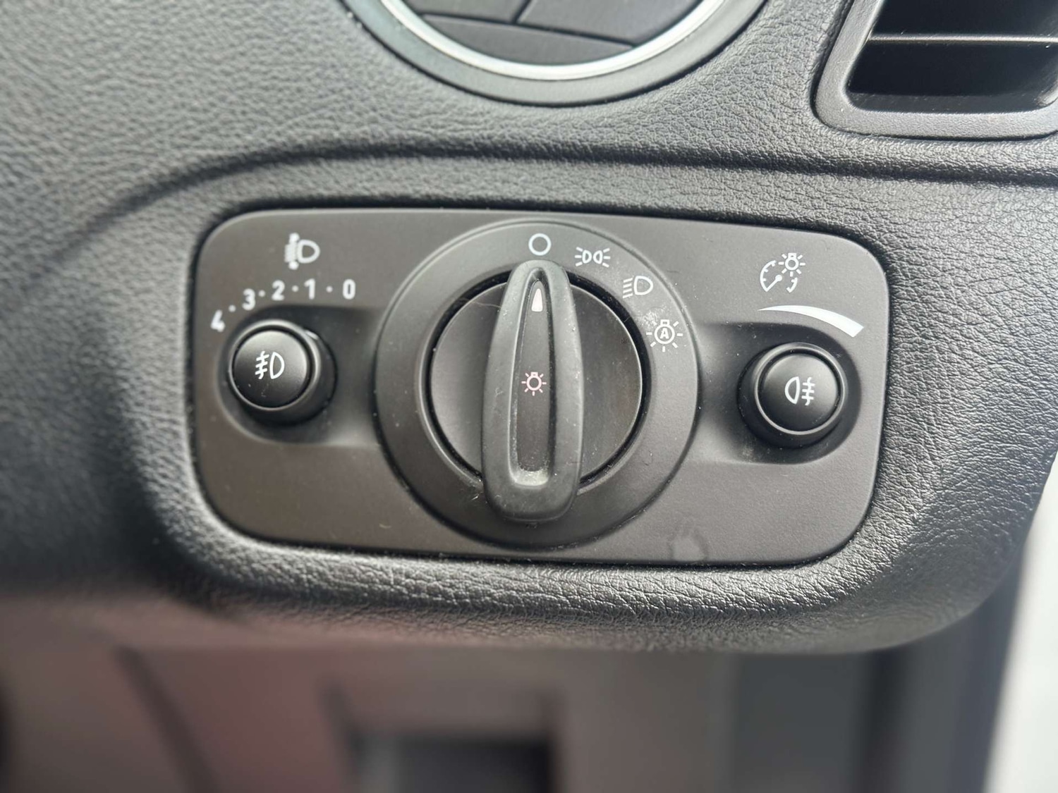 Used Ford S-Max 2013 for sale - 77207470: Photo 30