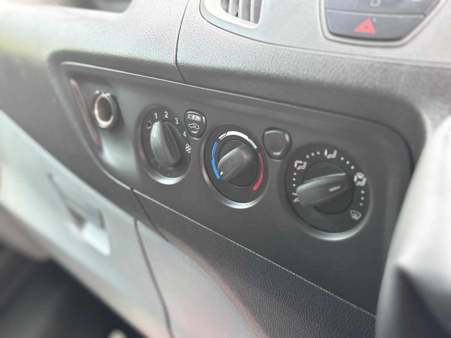 Used Ford Transit Custom 2017 for sale - 76407561: Photo 40