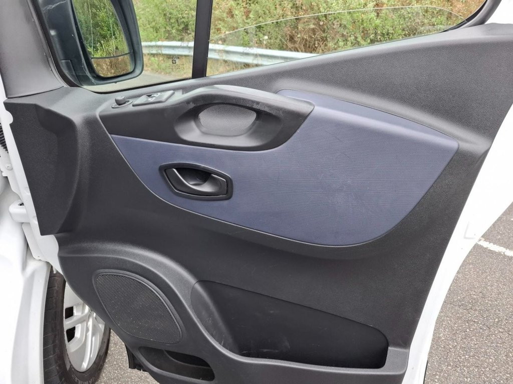 Used Vauxhall Vivaro 2015 for sale - 76407642: Photo 15