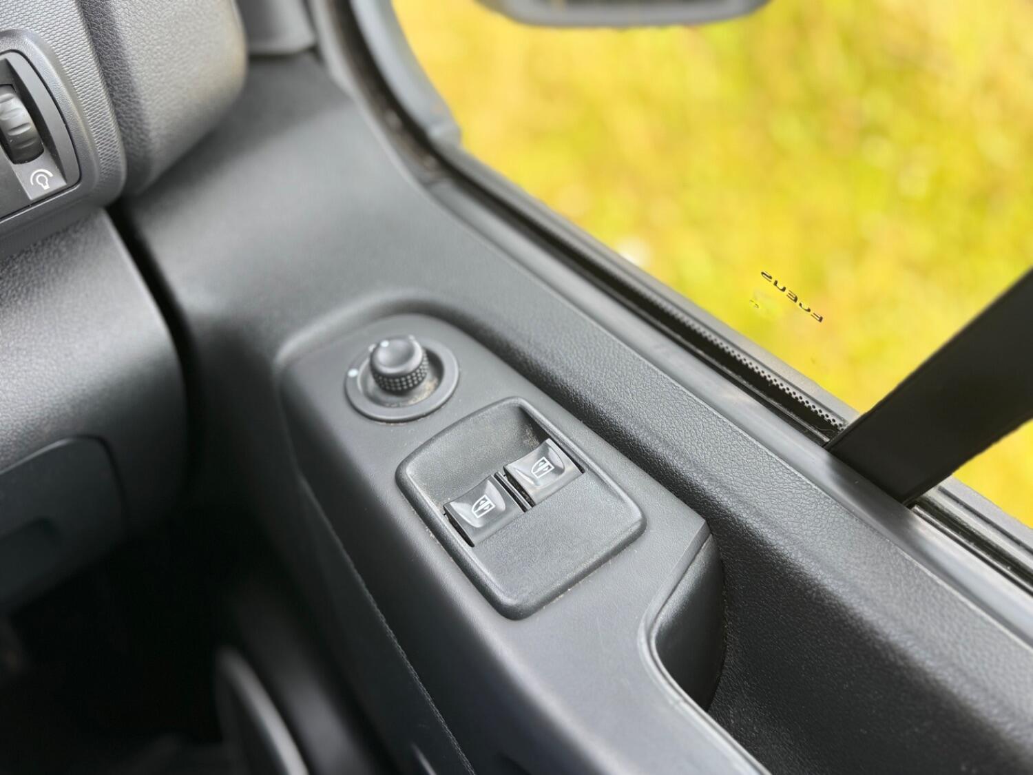 Used Vauxhall Vivaro 2016 for sale - 76712660: Photo 38