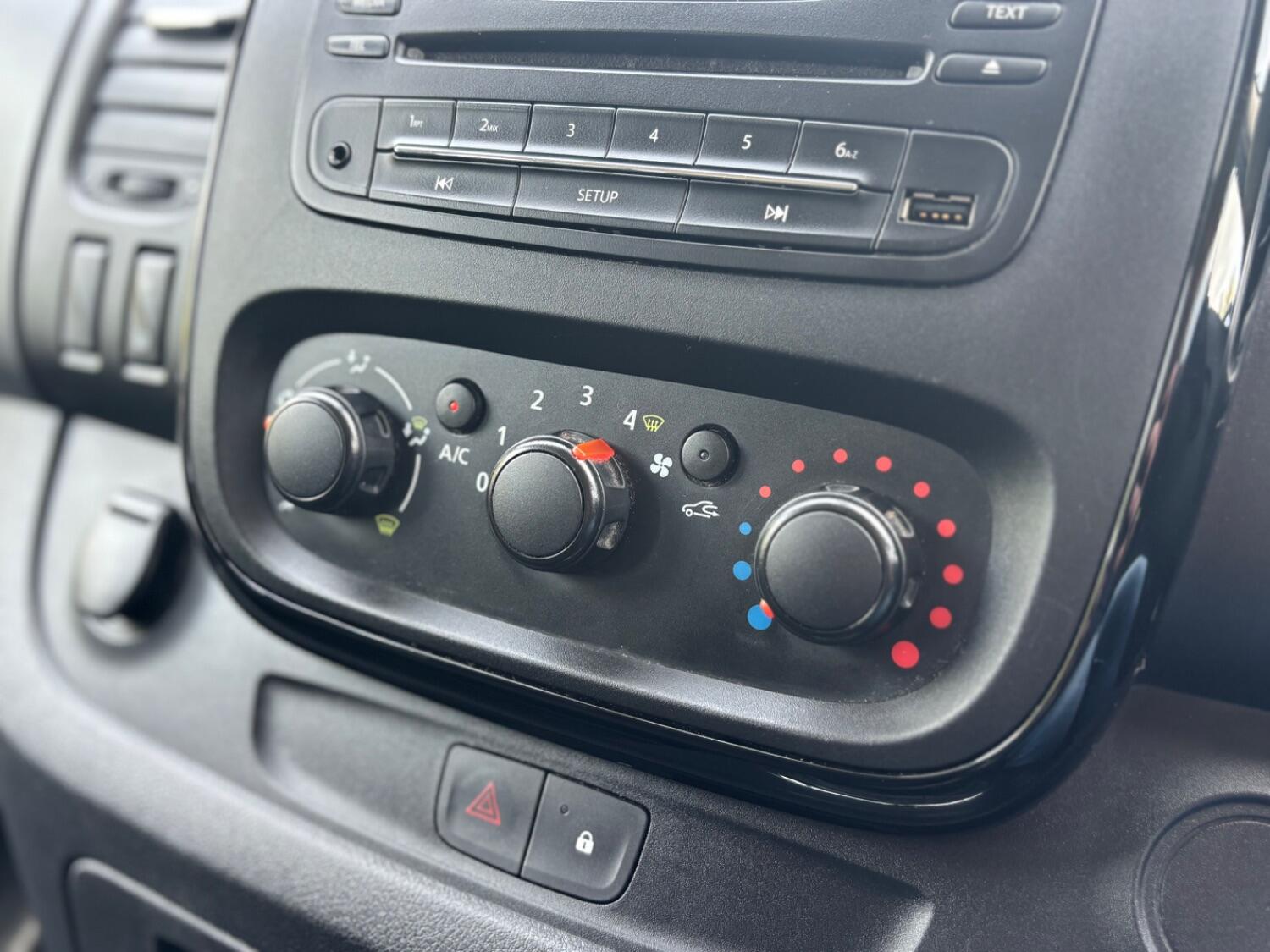 Used Vauxhall Vivaro 2016 for sale - 76712660: Photo 42