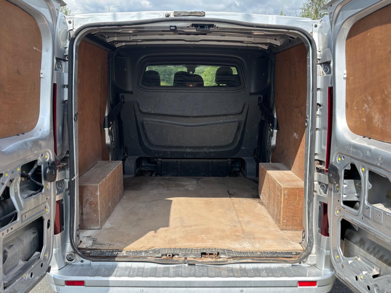 Used Vauxhall Vivaro 2016 for sale - 76712660: Photo 7