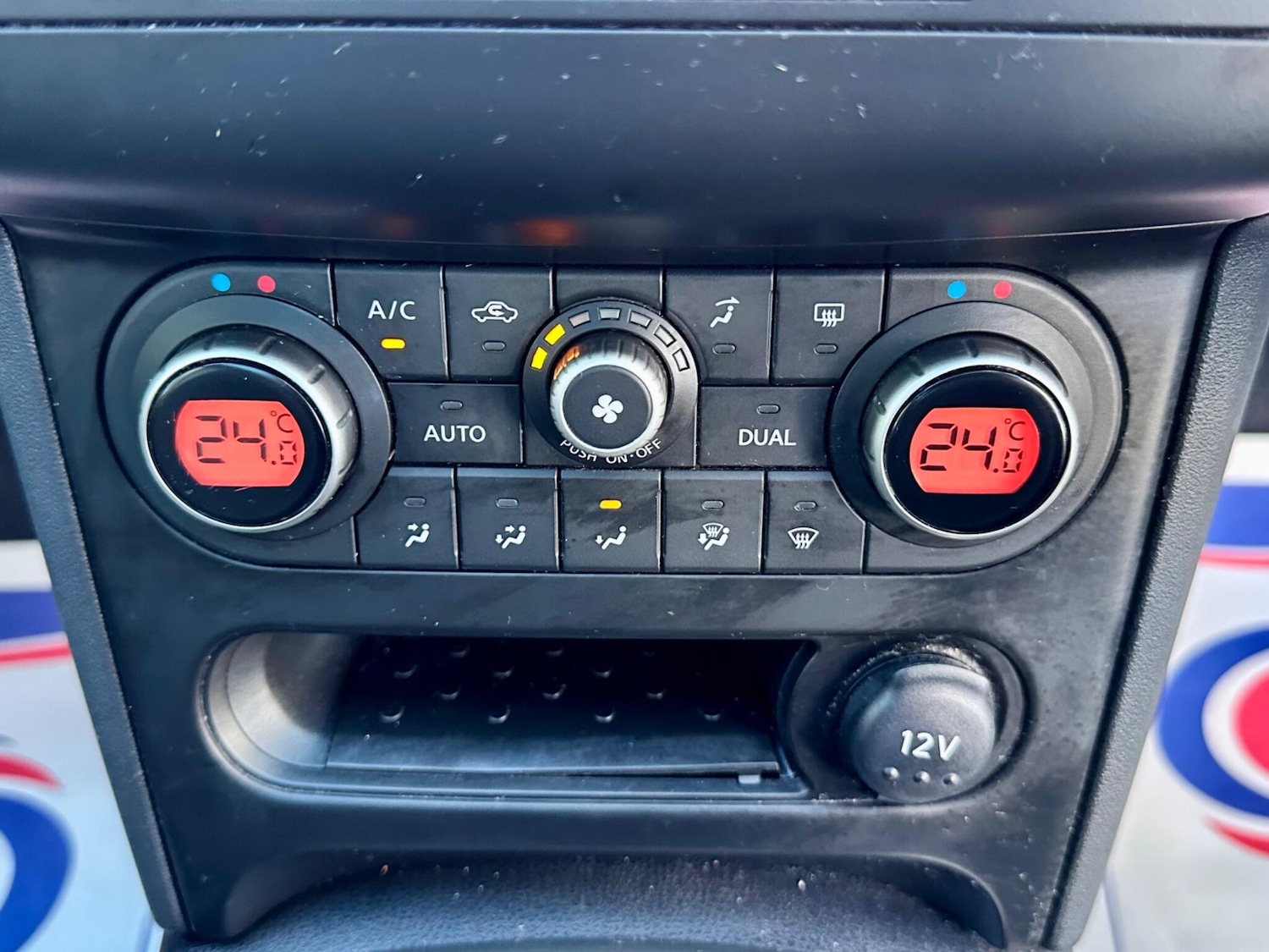 Used Nissan Qashqai for sale - 76440402: Photo 32