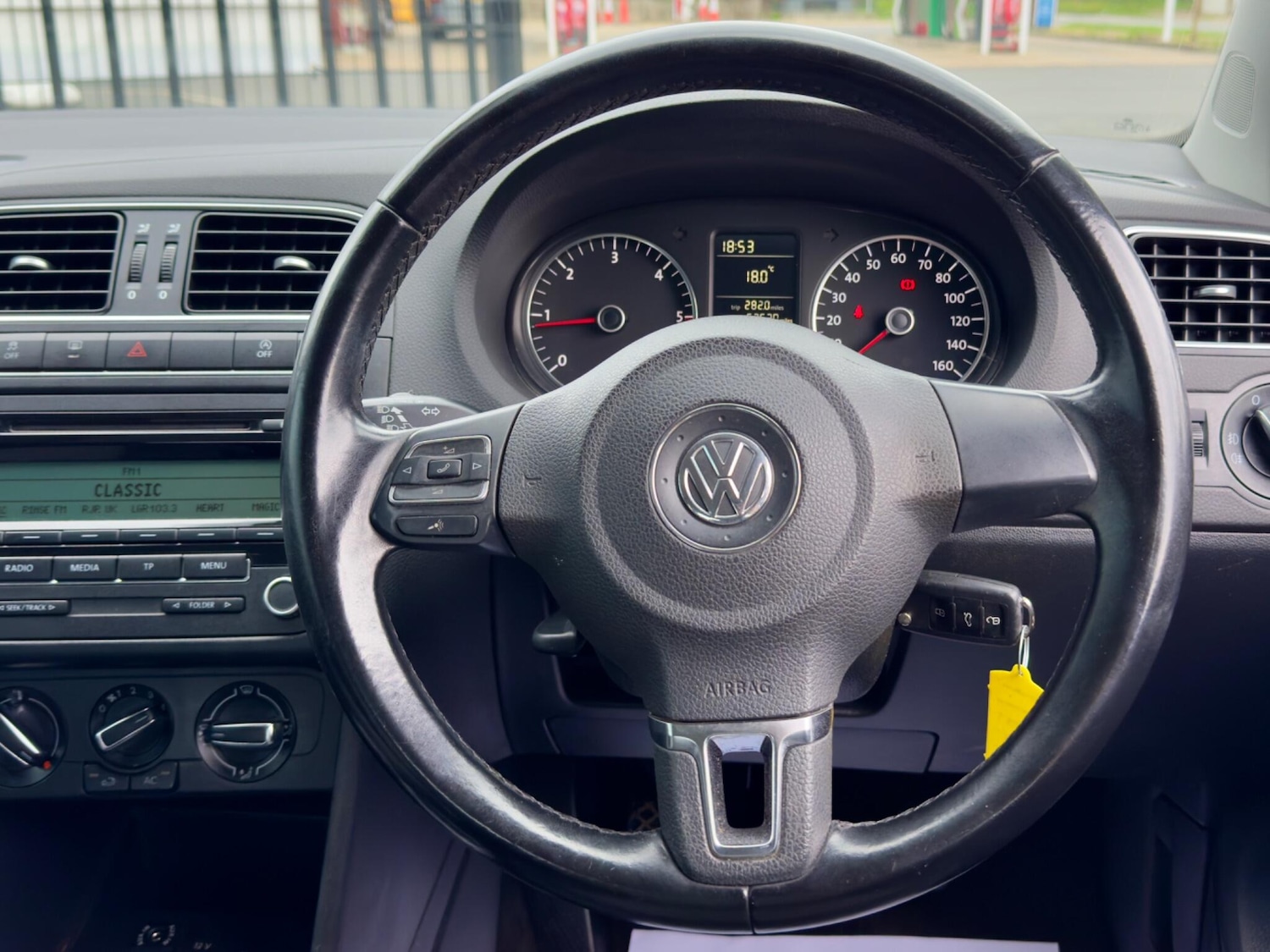 Used Volkswagen Polo 2011 for sale - 76020657: Photo 27