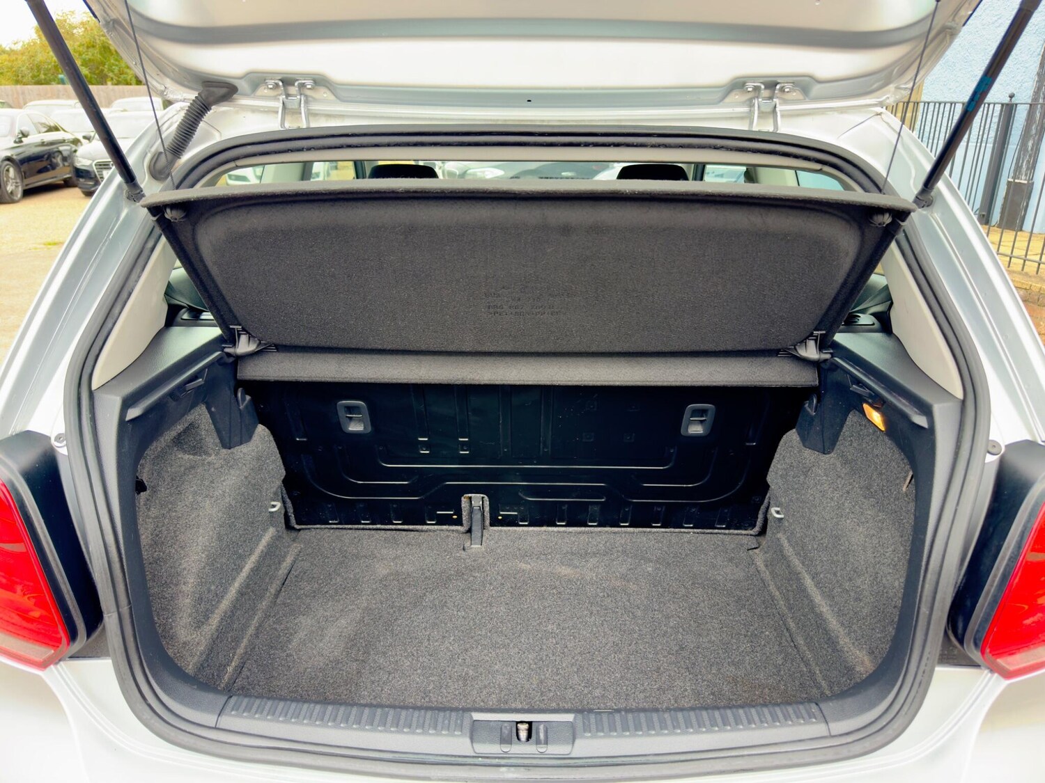 Used Volkswagen Polo 2011 for sale - 76020657: Photo 41