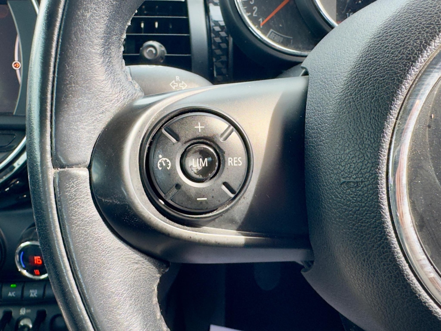 Used MINI Hatch 2015 for sale - 77460518: Photo 32