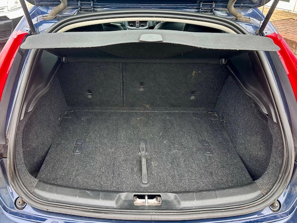 Used Volvo V40 Cross Country 2014 for sale - 73235701: Photo 44