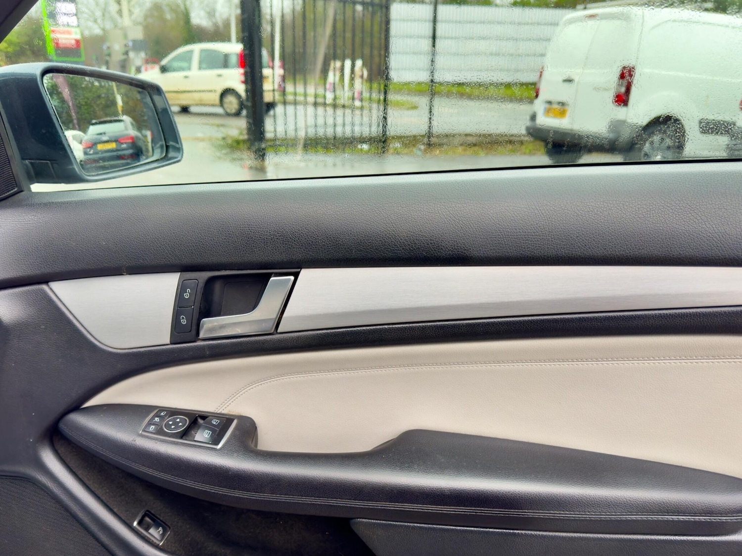 Used Mercedes-Benz C Class 2012 for sale - 77292043: Photo 23