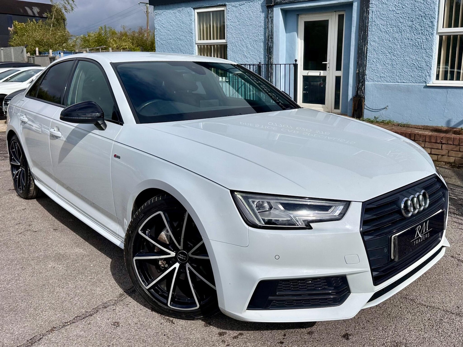 Used Audi A4 2017 for sale - 76988950: Photo 2