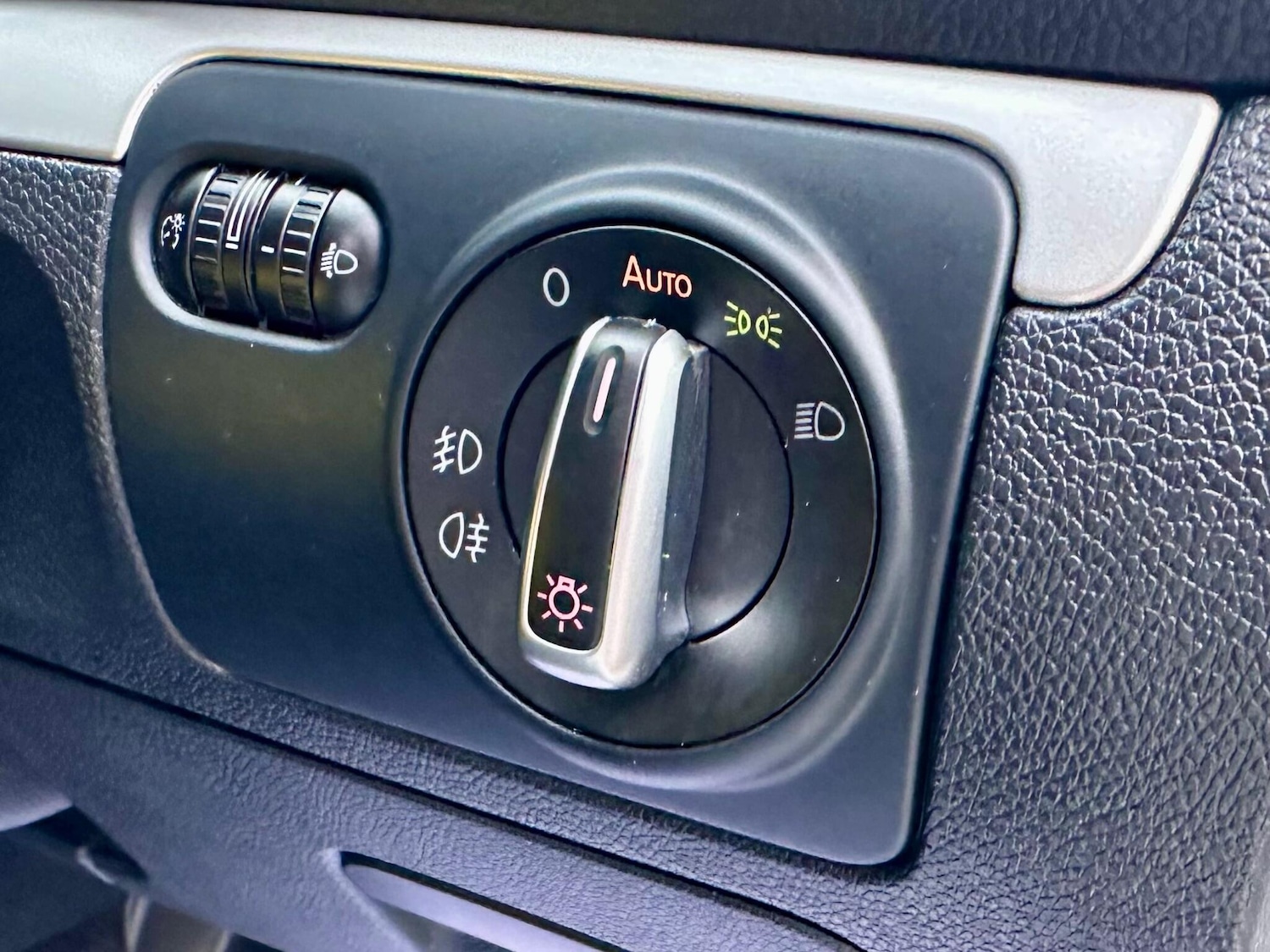 Used Volkswagen Scirocco 2011 for sale - 77400467: Photo 29