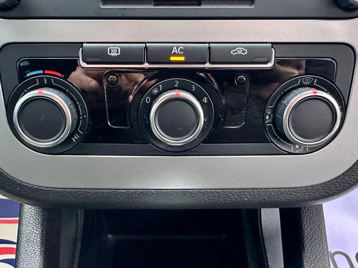 Used Volkswagen Scirocco 2011 for sale - 77400467: Photo 32