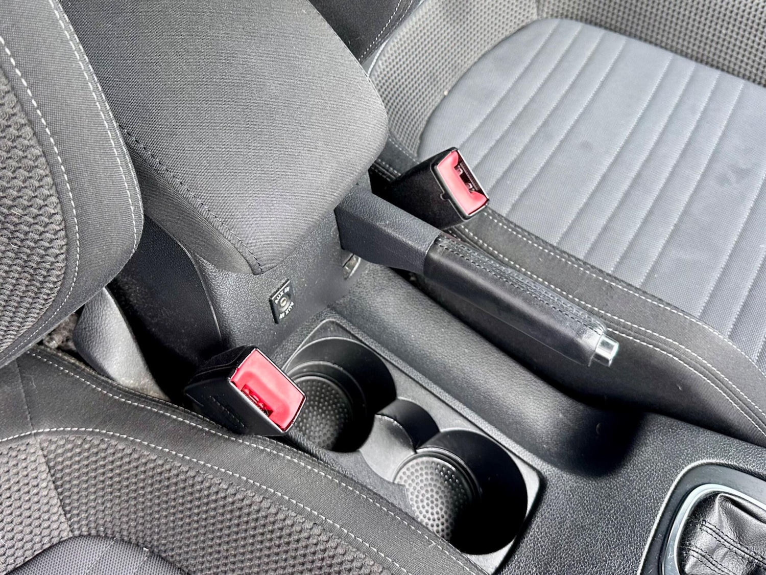 Used Volkswagen Scirocco 2011 for sale - 77400467: Photo 38