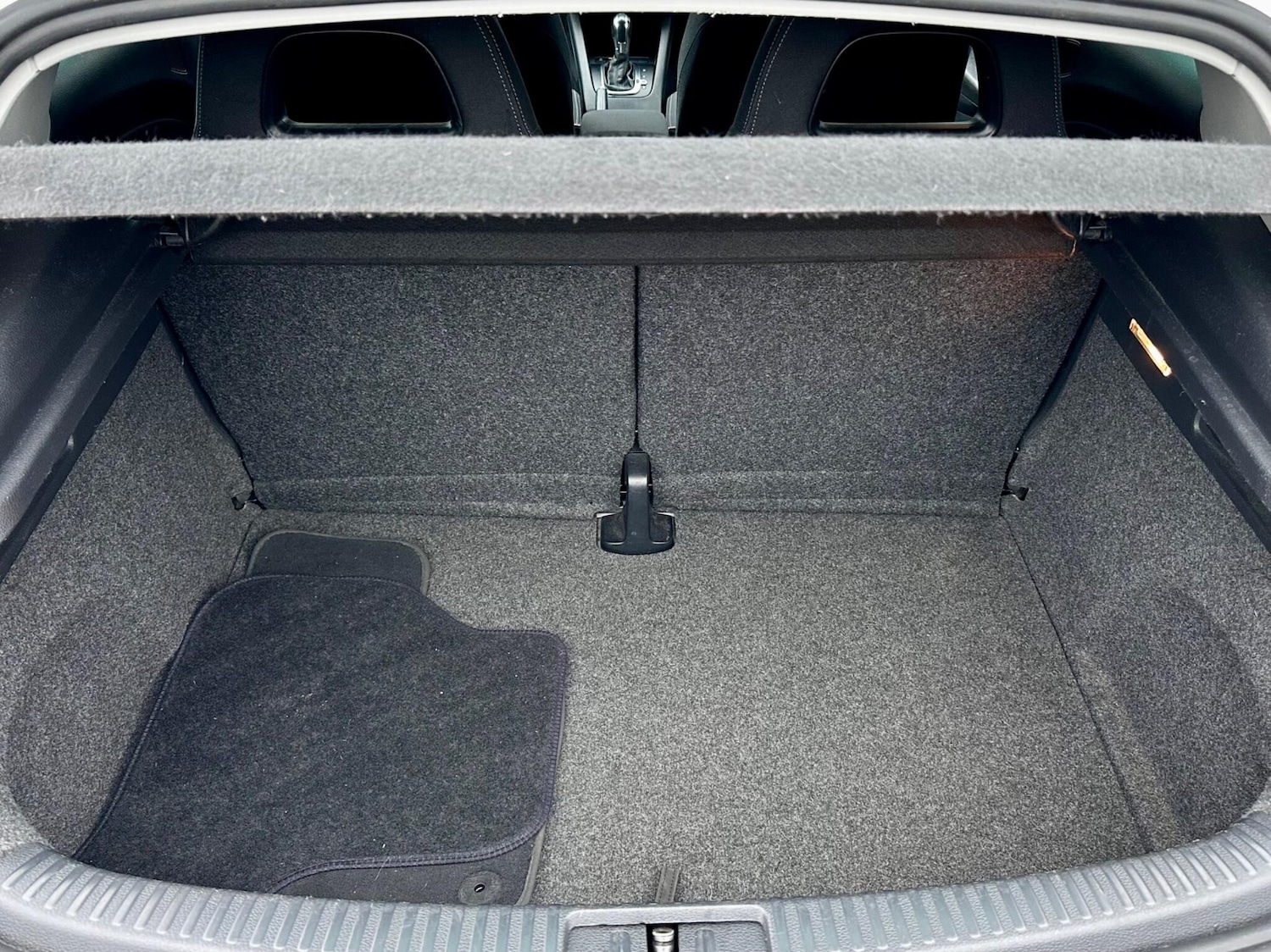 Used Volkswagen Scirocco 2011 for sale - 77400467: Photo 41