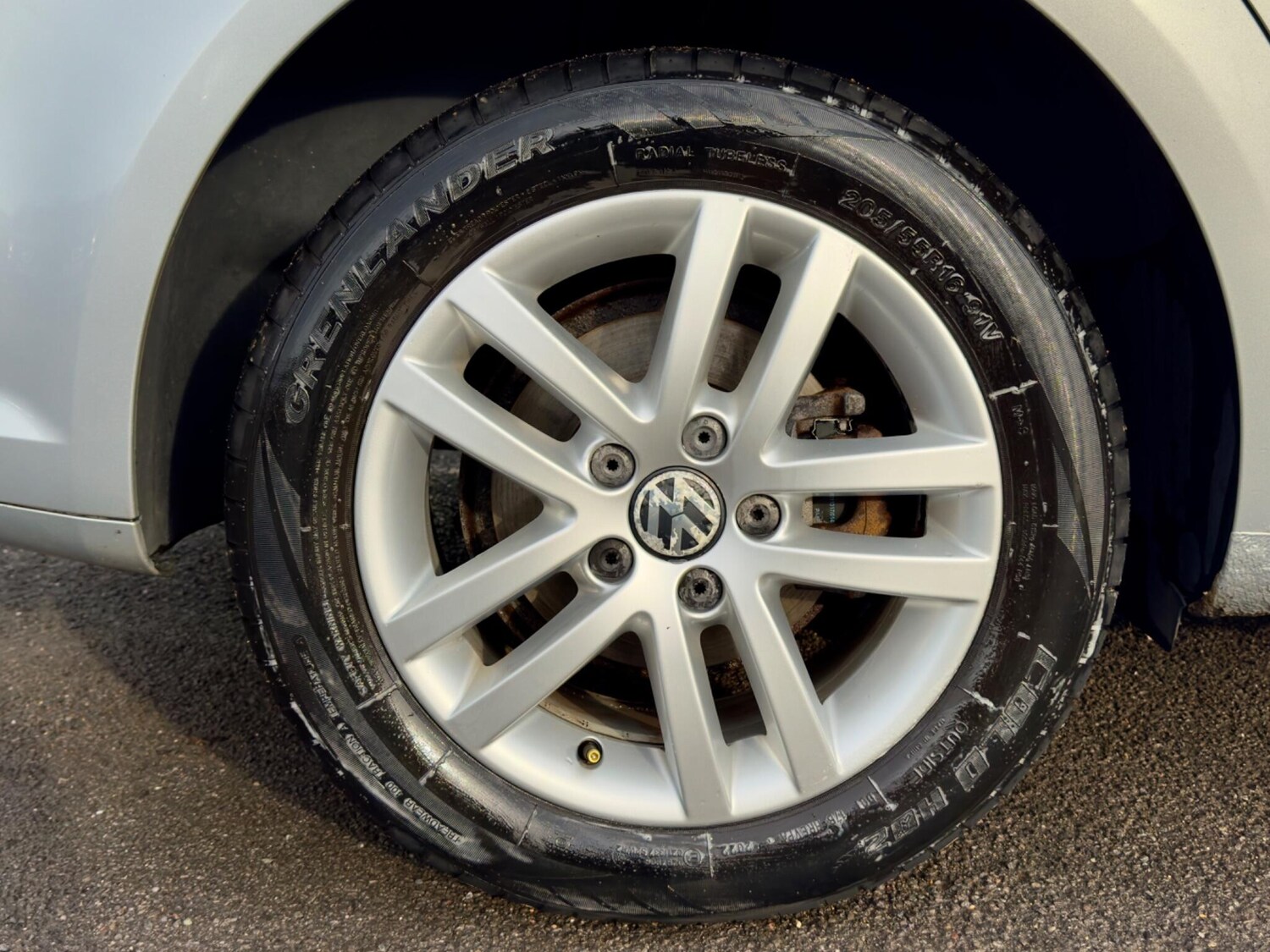 Used Volkswagen Touran 2010 for sale - 77460517: Photo 11