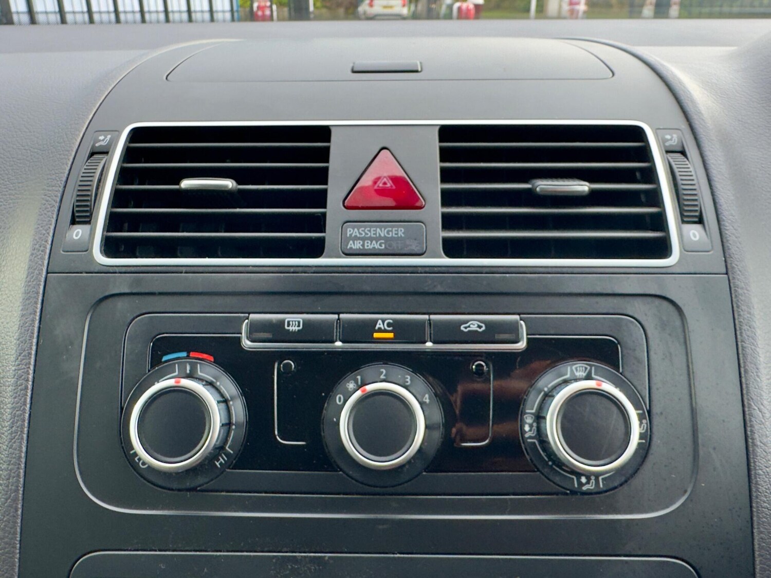 Used Volkswagen Touran 2010 for sale - 77460517: Photo 40