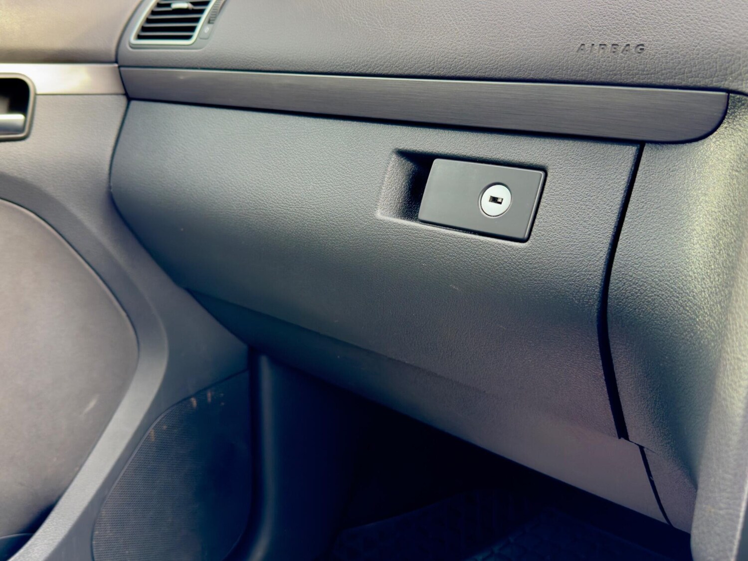 Used Volkswagen Touran 2010 for sale - 77460517: Photo 50