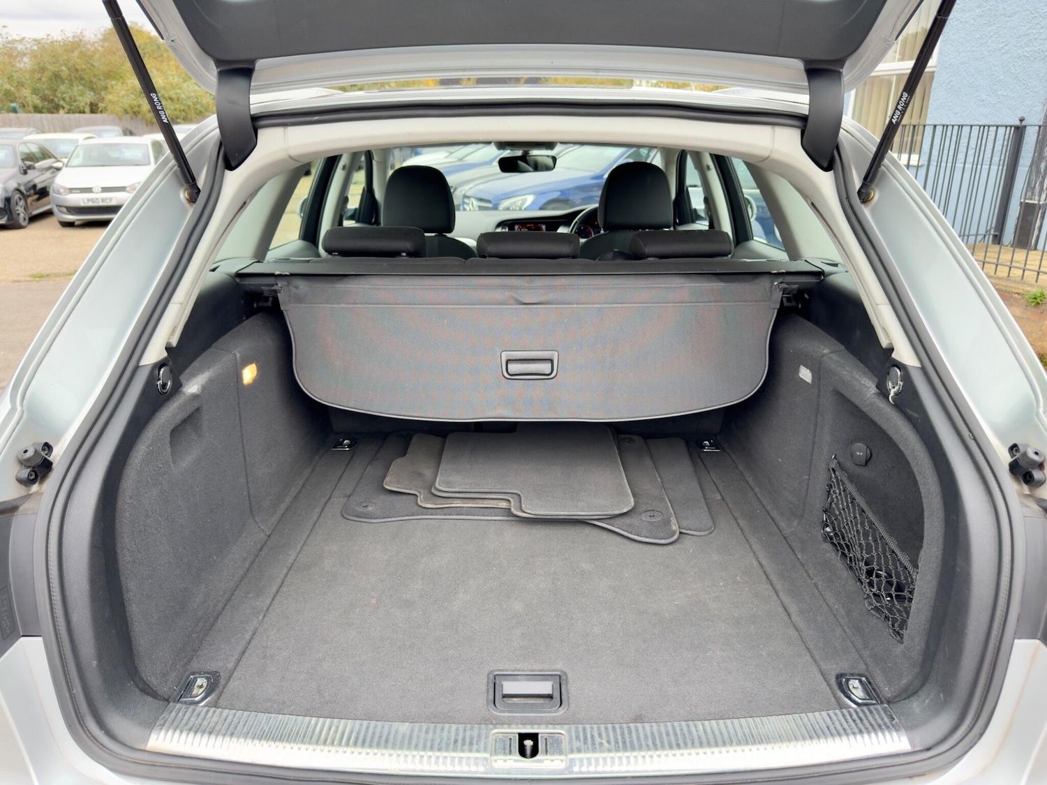 Used Audi A4 2010 for sale - 77460539: Photo 50