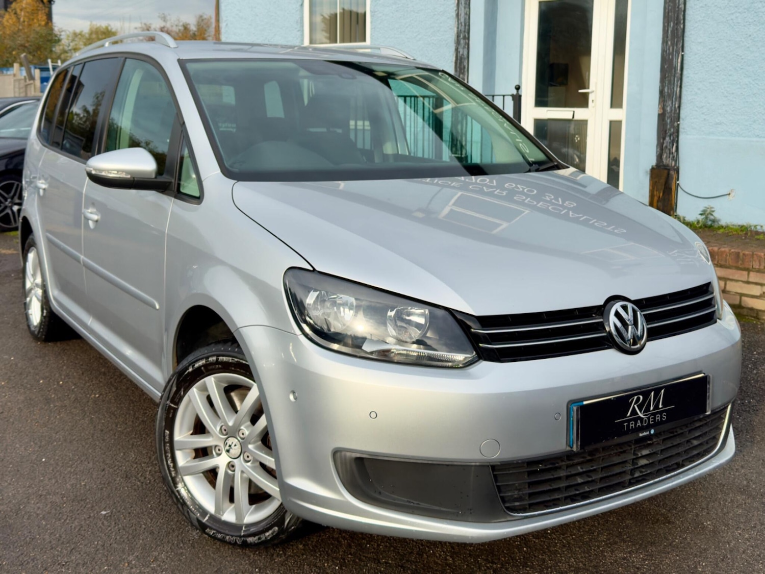 Used Volkswagen Touran 2010 for sale - 76498887: Photo 1