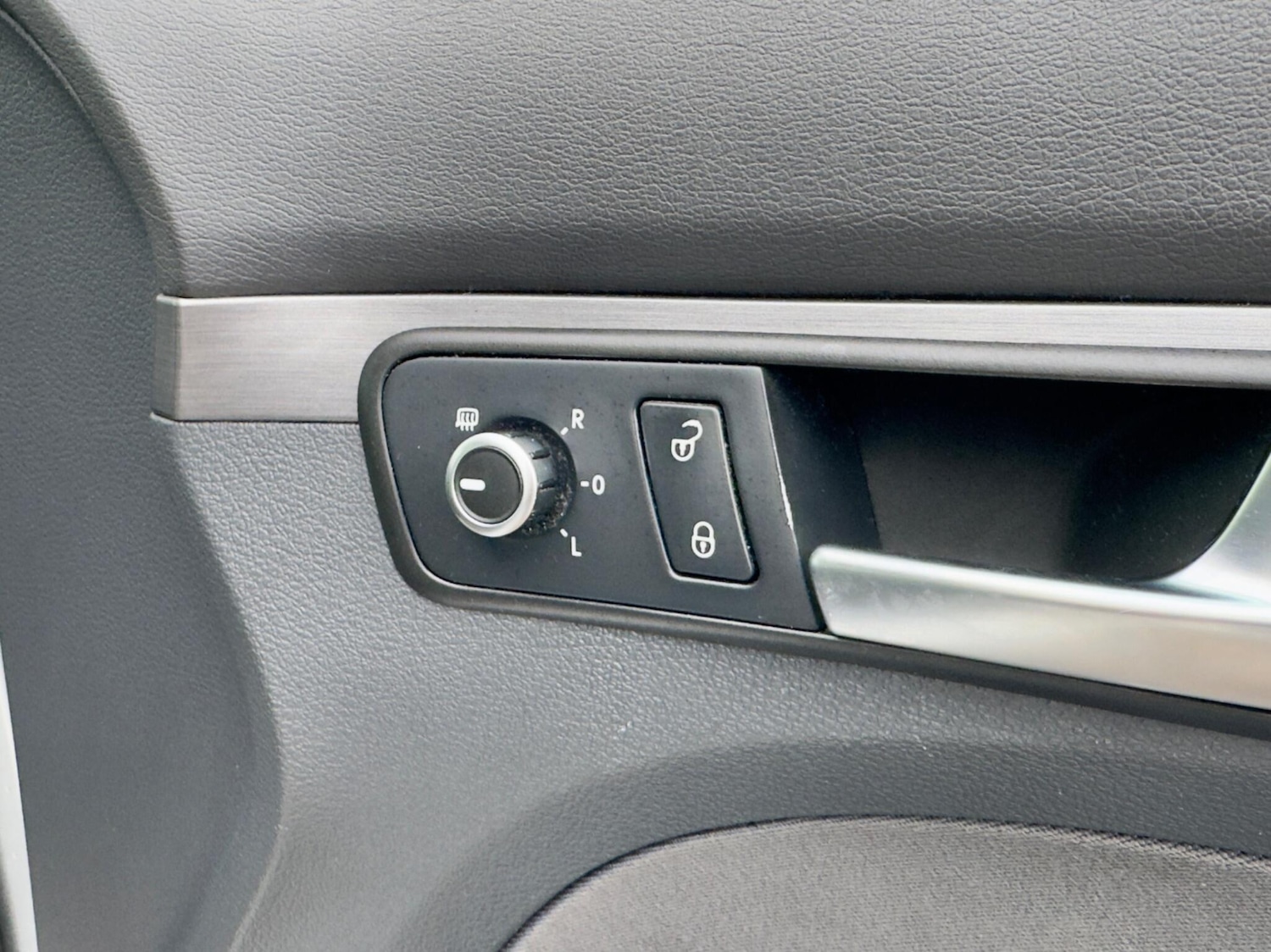 Used Volkswagen Touran 2010 for sale - 76498887: Photo 27