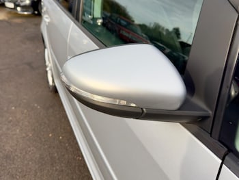 Used Volkswagen Touran 2010 for sale - 76498887: Photo