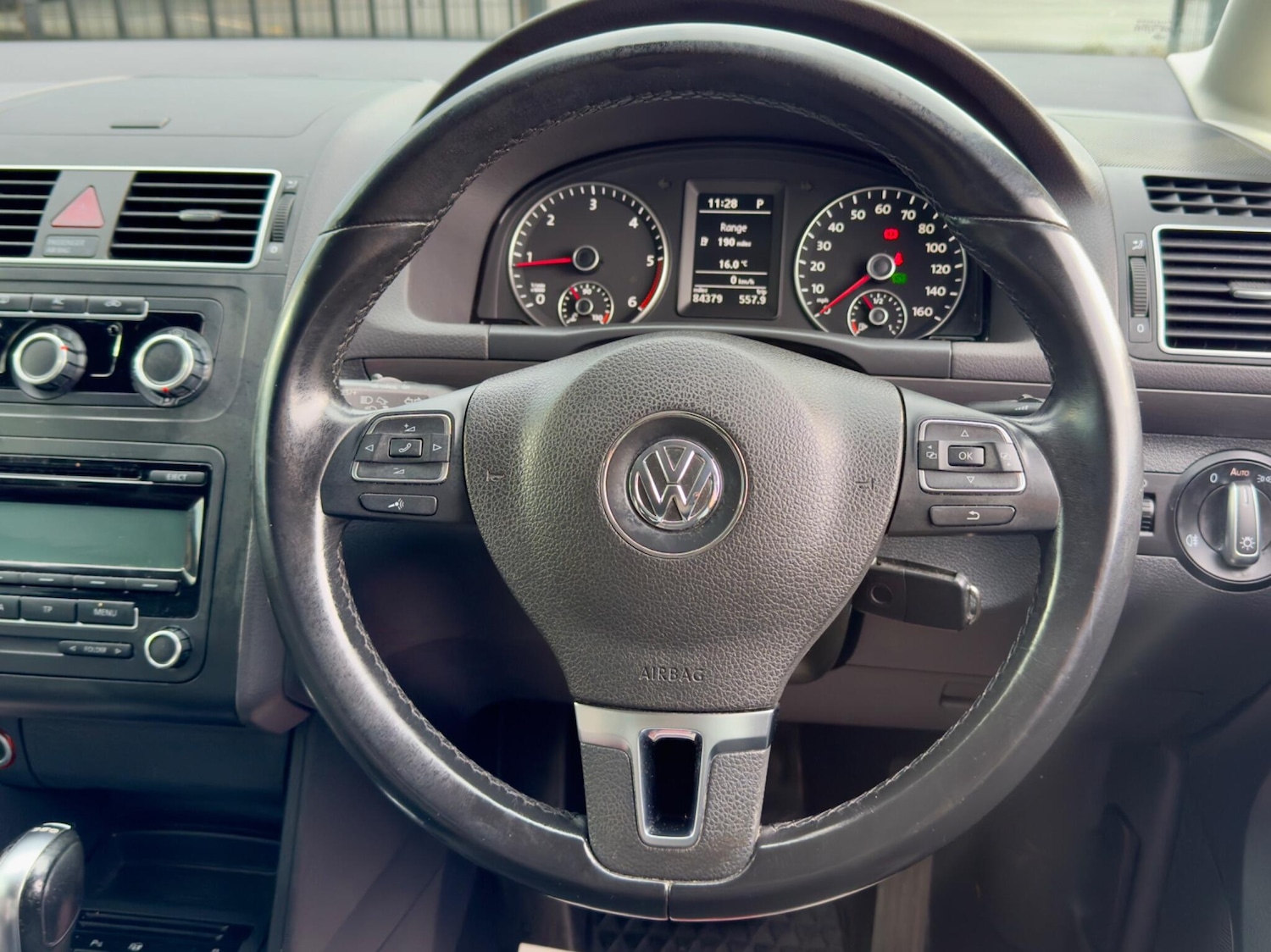 Used Volkswagen Touran 2010 for sale - 76498887: Photo 32