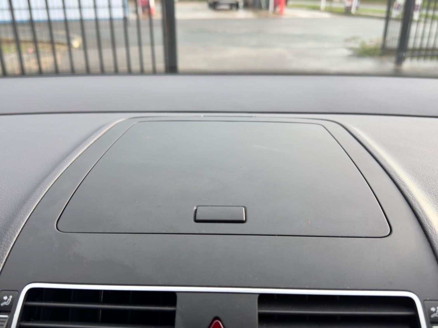 Used Volkswagen Touran 2010 for sale - 76498887: Photo 38