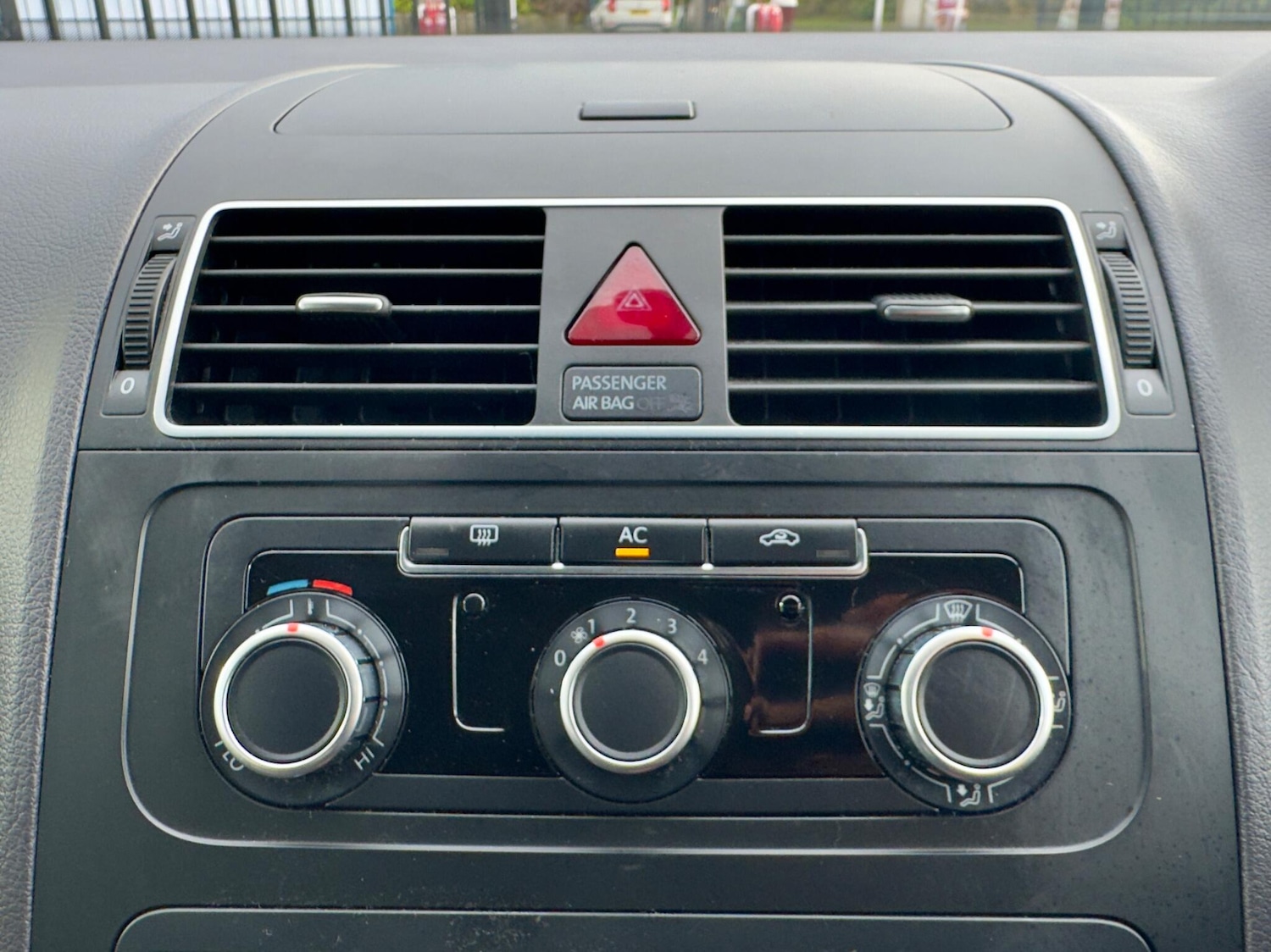 Used Volkswagen Touran 2010 for sale - 76498887: Photo 40