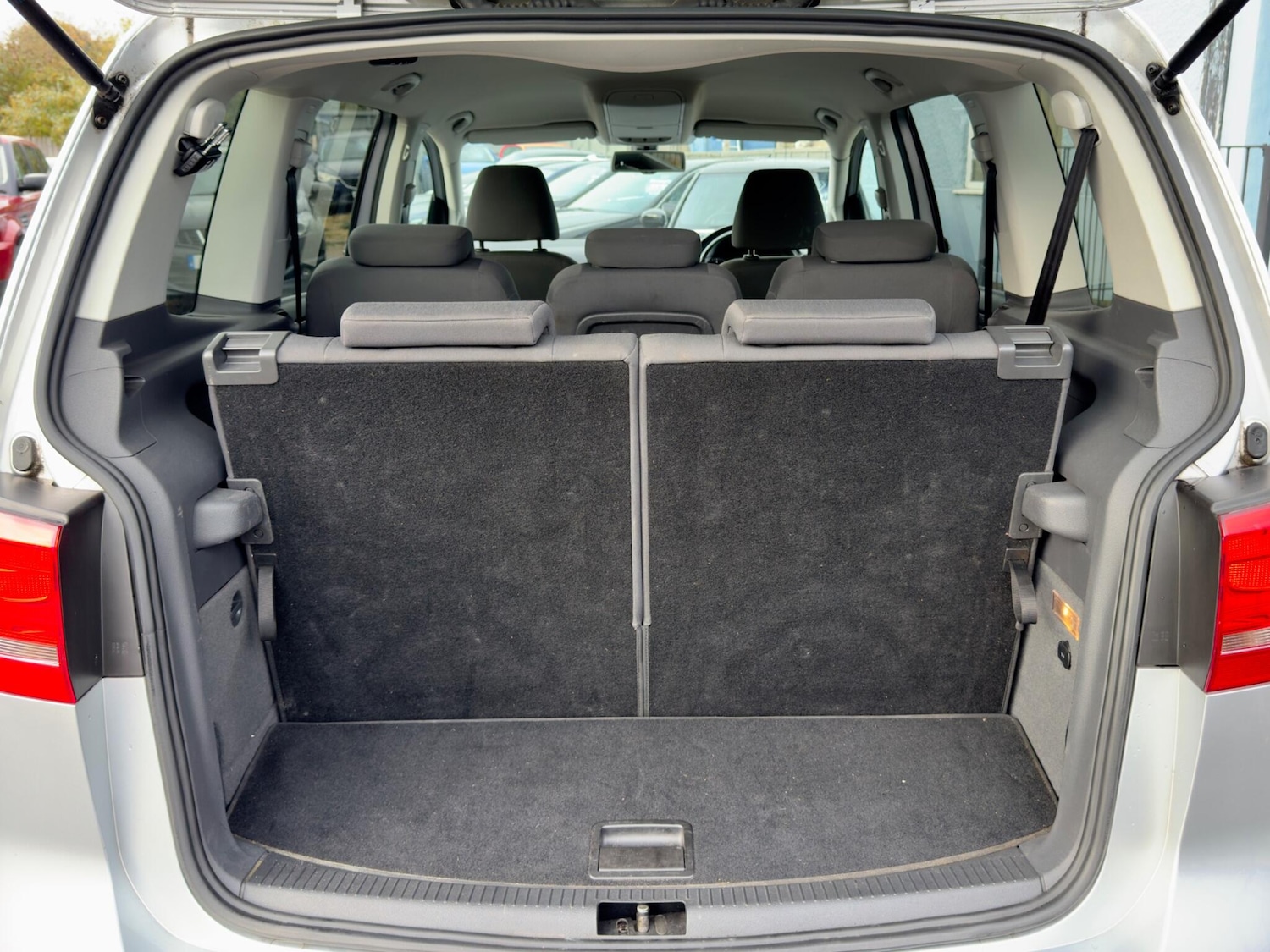 Used Volkswagen Touran 2010 for sale - 76498887: Photo 52