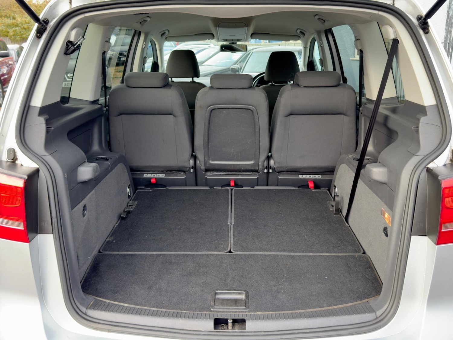 Used Volkswagen Touran 2010 for sale - 76498887: Photo 53